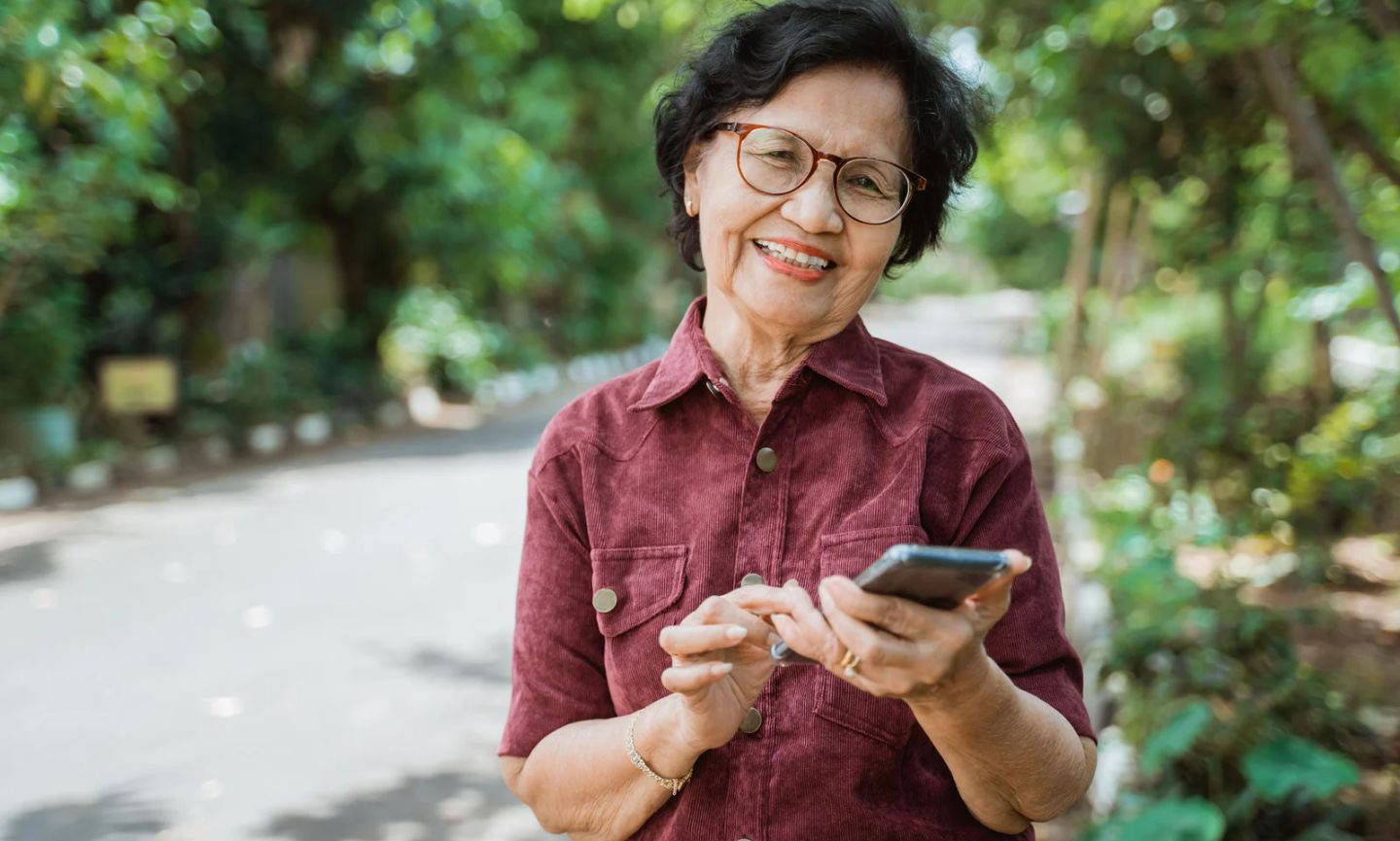 Elderly person holding a cell phone