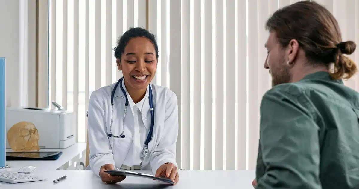 Female doctor with male patient